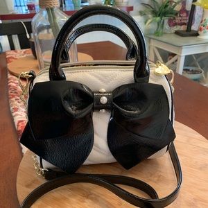 Adorable Mini Bow Betsy Johnson Purse ♡